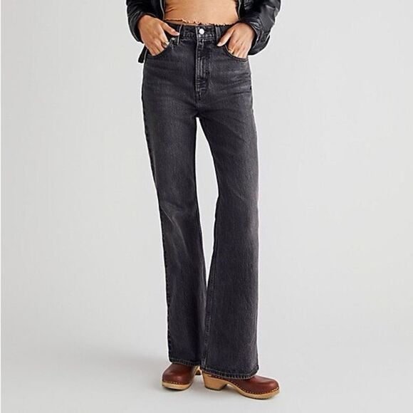 Levi's 70's High-Rise Flare Jeans Free People 25 - Picture 2 of 13